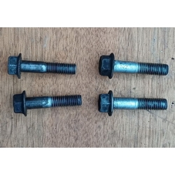 Болты двигателя